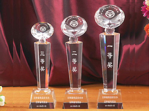 湖南株洲水晶奖杯价格，销量最好的五款水晶奖杯制作，专业型奖杯定做厂家